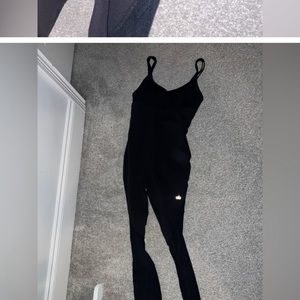 Alo one piece perfect condition reposhing because I’m an x-small it’s too big.